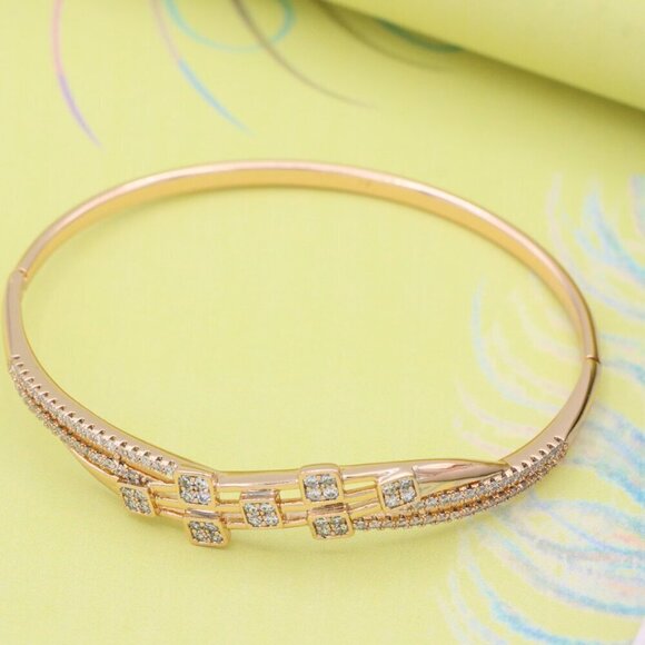 Elegant Rose Gold Bangle with Dazzling Square Crystal Detailing, XPBL0516 - Picture 4 of 12